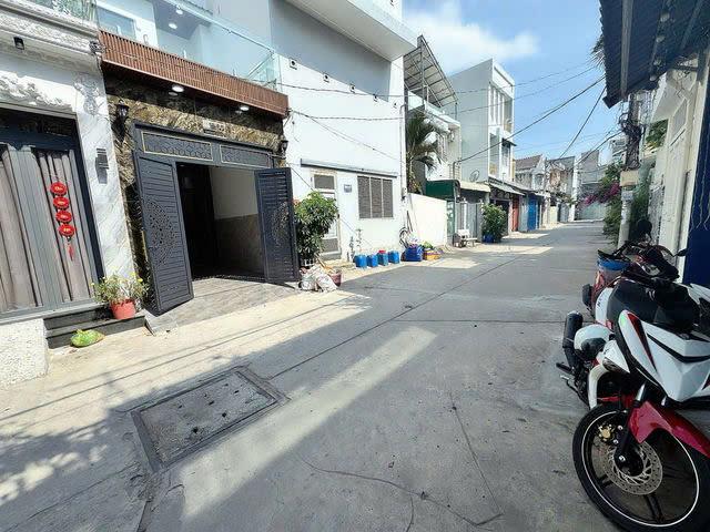 Bán gấp nhà giá mềm nhất quận 6: 7.8 tỷ - Đường Hậu Giang - P.12 Q.6 - BTCT - 4 tầng- 1 sân thượng- LH: 077 888 5818 chuyên BDS Sài Gòn2591749