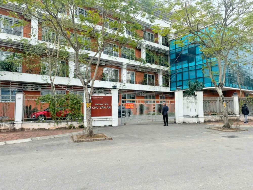 Chính chủ bán  Nhà đẹp long lanh Việt Hưng - full nội thất sịn sò, 1 nhà ra oto tránh, 43,5m, 5 tầng, 4,8 tỷ2382869
