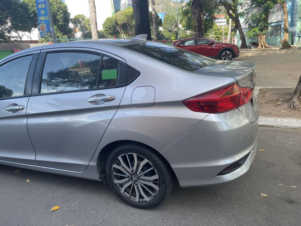 Bán dùm hàng xóm honda city top 2018 ODO chưa tới 70k km2387600