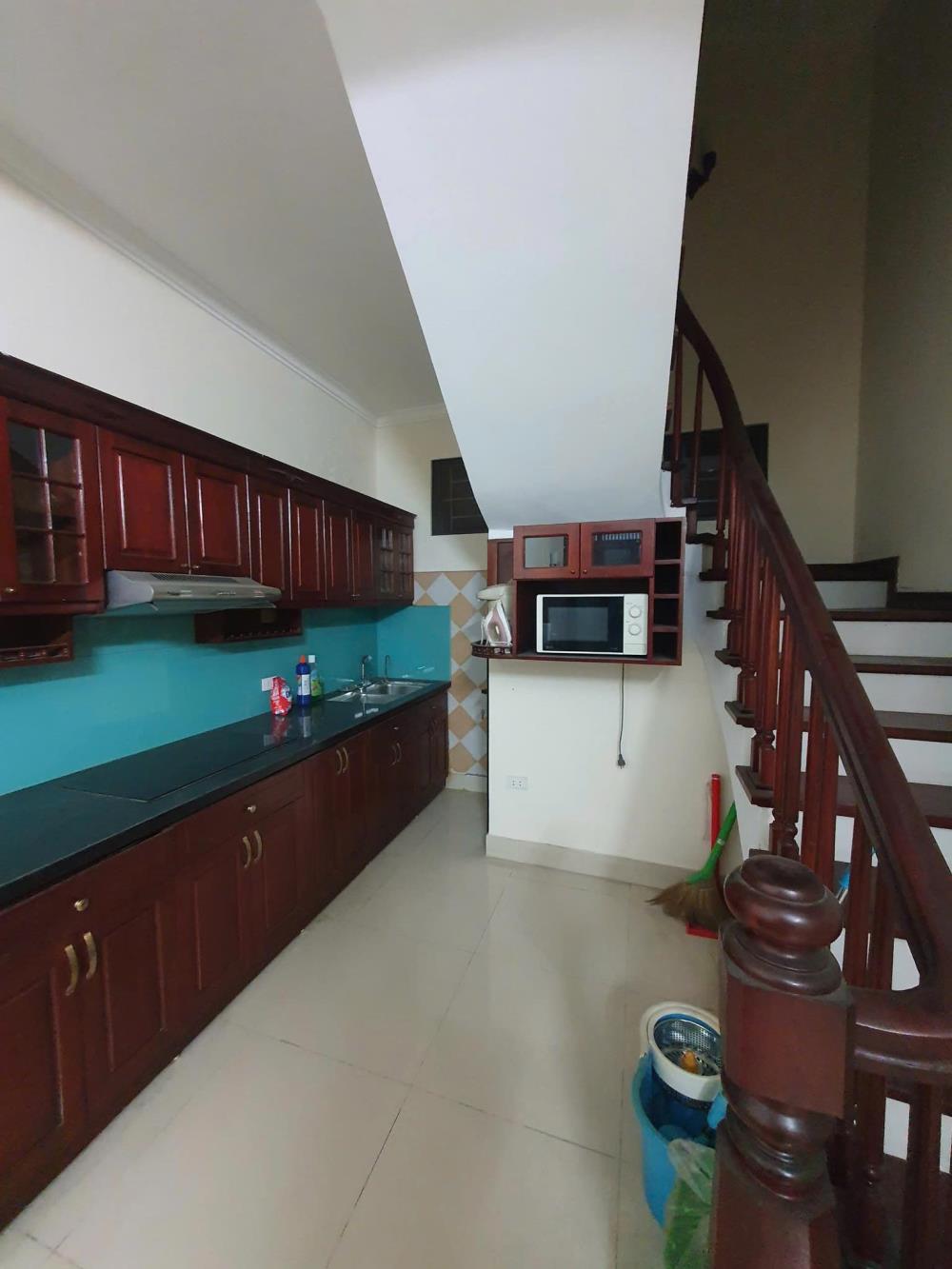 Cho thuê nhà ở gia đình ngõ 175 Phố Định Công, 5 tầng, 35m2, 3 ngủ, 4 WC, giá 12 Triệu2606647