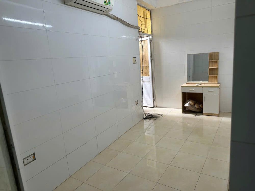 Cần cho thuê nhà ngõ 435 Hồng Hà, Hoàn Kiếm 5 tầng, 30m2, 3 ngủ, 3 vệ sinh, 6.2 triệu/tháng2355999