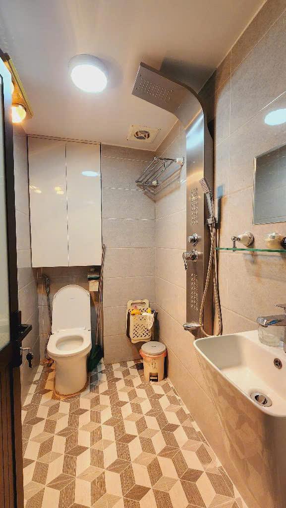 Bán nhà Phố Hoàng Cầu, Khu Phân Lô, Gần Hồ Sinh Thái, 42mx4T, Giá: 12.95 Tỷ, Lh: 0396935190.2387017