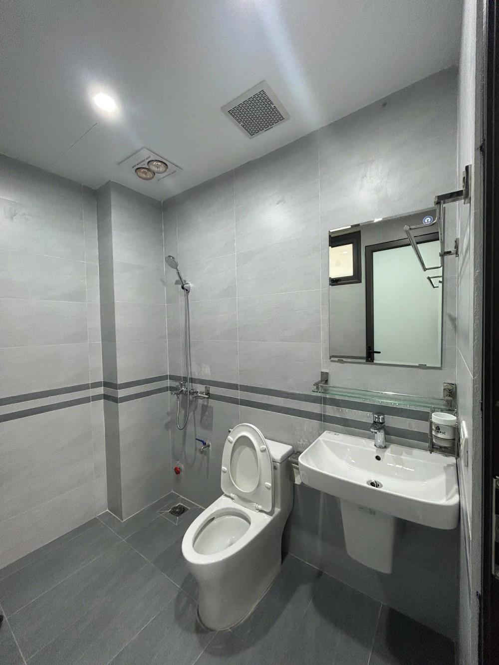 Cho thuê nhà KD Spa, VP Mặt Phố Nguyễn Bá Khoản, 5 tầng, 40m2, lô góc, vỉa hè đá bóng2580100