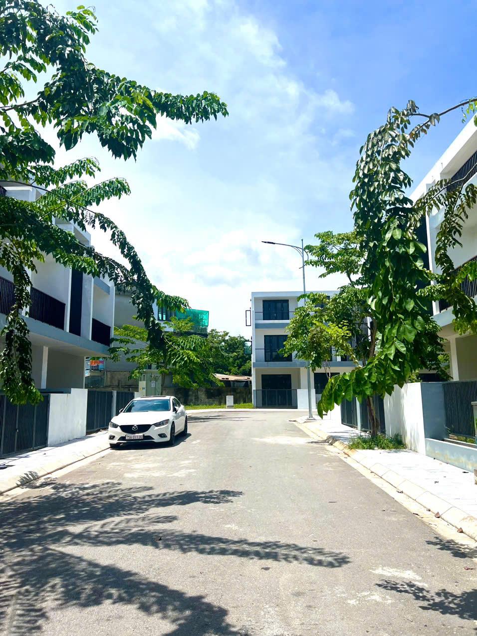 BÁN NHÀ 3 TẦNG DỰ ÁN SKY GARDEN…TRẦN THÁI TÔNG…THUỶ XUÂN…TP HUẾ2319256