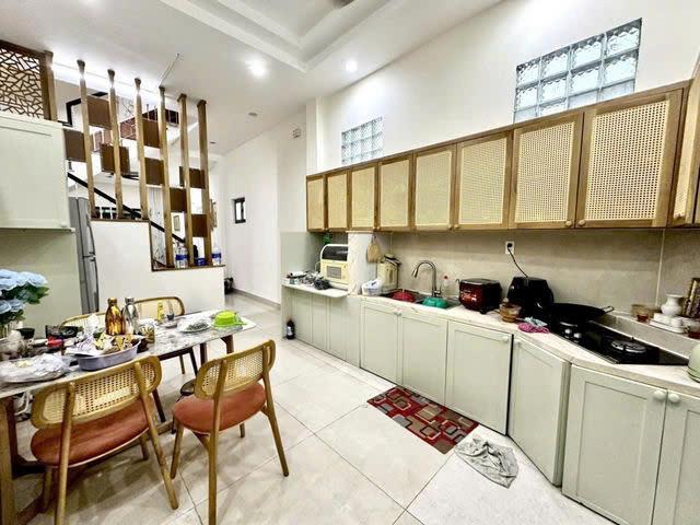 Giá mềm nhất quận Phú nhuận: 11.9 tỷ - HUỲNH VĂN BÁNH - DT: 76.8M - 4M X 19.2M - 4 TẦNG - 4 PN- 4WC -LH: 077 888 5818 - 077 478 5818 CHUYÊN BĐS SÀI GÒN2617430