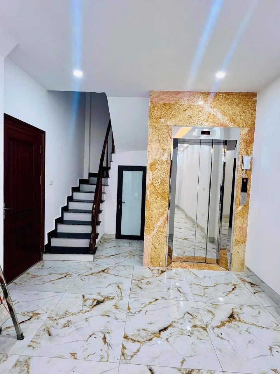Bán nhà 30m2 5T thang máy tại Mễ Trì Hạ cạnh Trung tâm Hội nghị quốc gia2483604