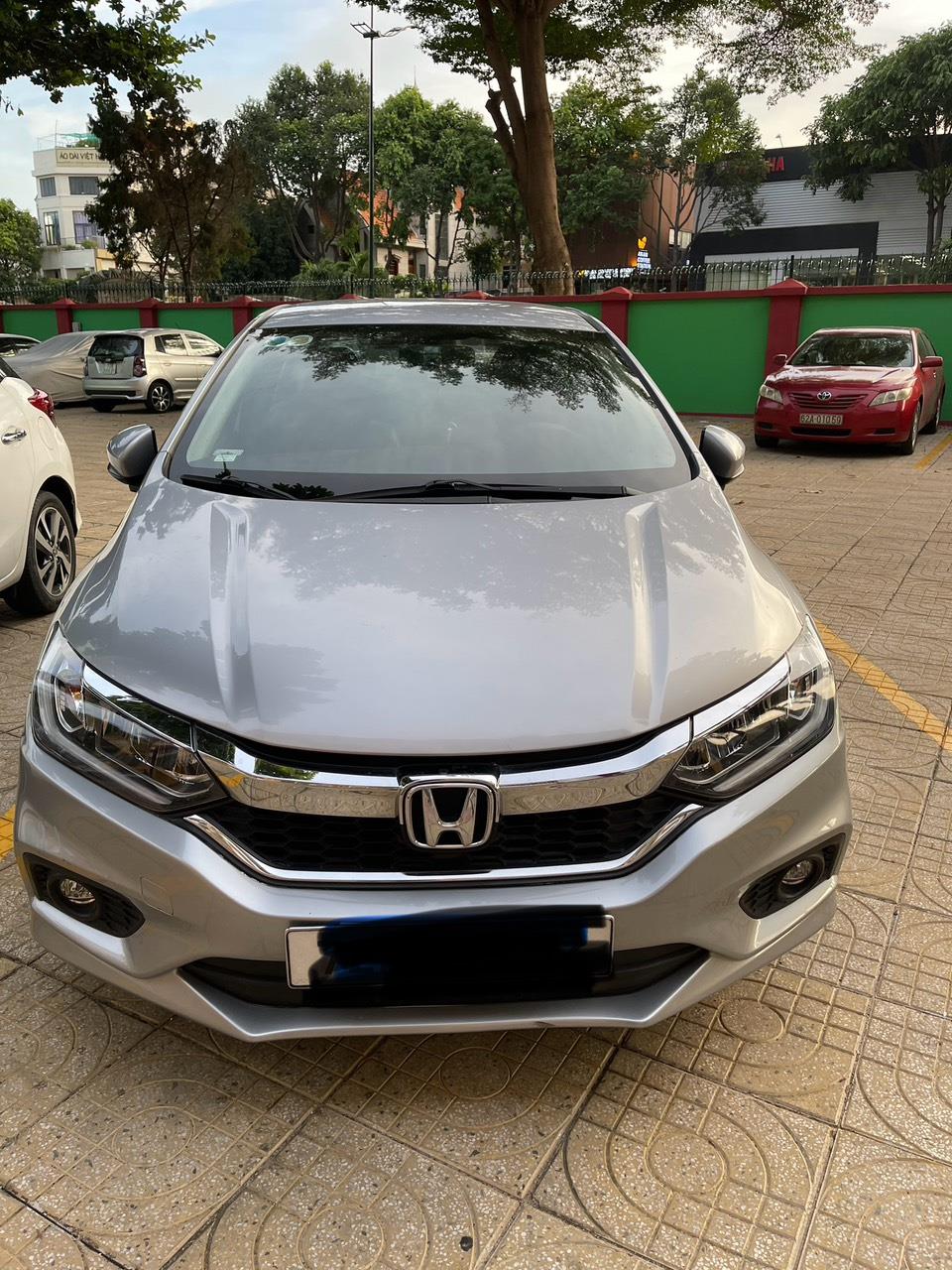 Bán dùm hàng xóm honda city top 2018 ODO chưa tới 70k km2387598