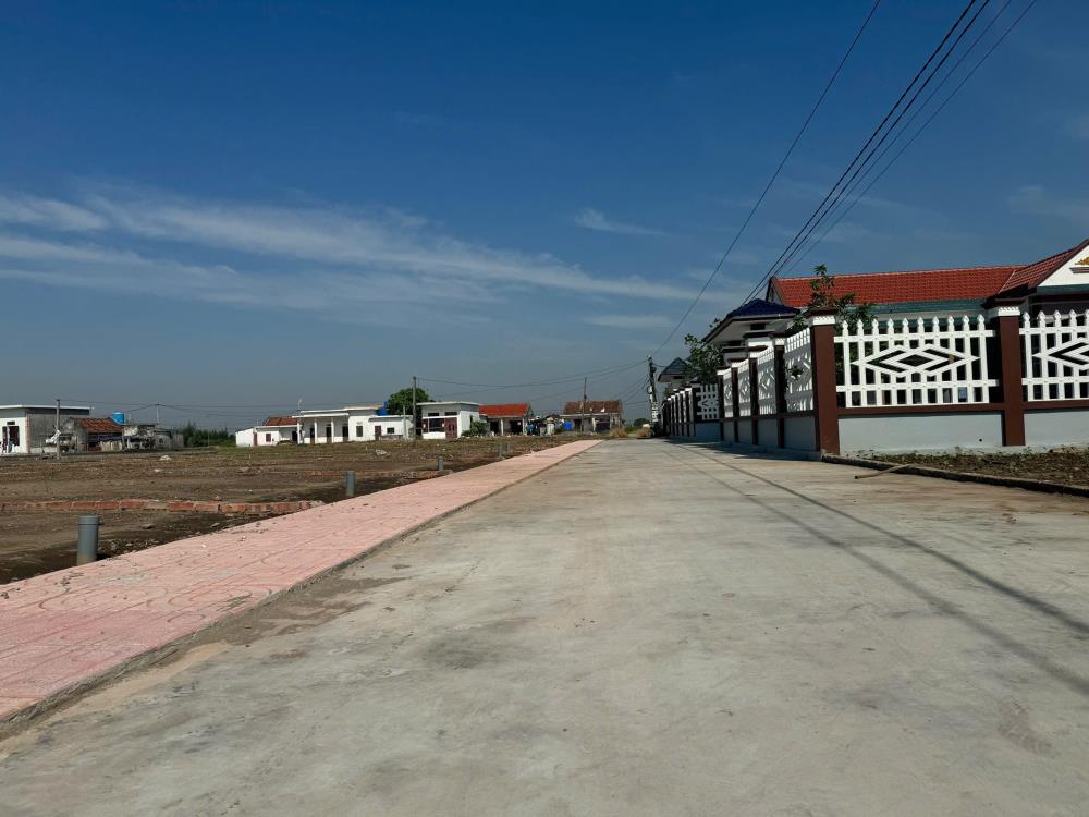 GIÁ CHỈ TỪ 1 TỶ /LÔ ĐẤT GIÁP QUẢNG TRƯỜNG BIỂN, GIÁP CÁC KHU NGHỈ DƯỠNG VÀ CÁC KHU CÔNG NGHIỆP KHÔNG ĐẦU TƯ Ở ĐÂY THÌ ĐẦU TƯ Ở ĐÂU.2588406