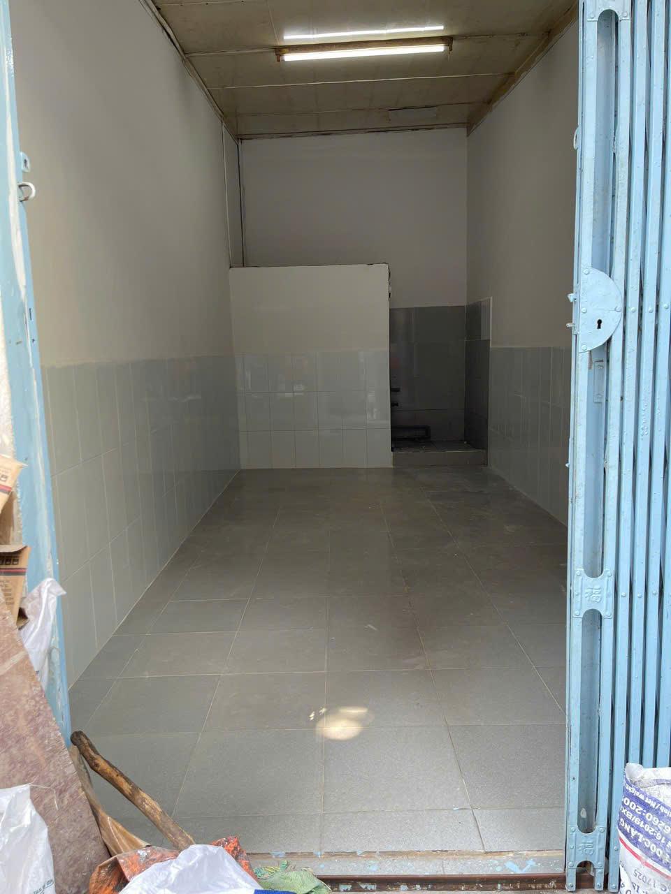 Phòng trọ 1,8 triêụ mặt tiền hẻm đối diện Trường Châu Văn Liêm2404175