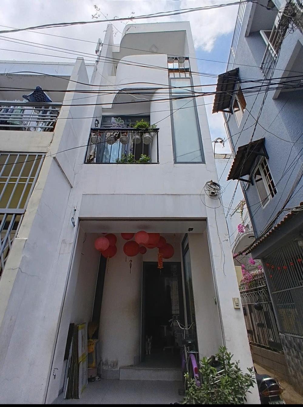 Bán gấp nhà quận Phú nhuận: 4.3 tỷ - Nguyễn Lâm-Phú Nhuận - TpHồ Chí Minh - DT: 35m - 3 tầng- BTCT, nhà còn mới khách mua vào ở ngay với 3 phòng ngủ- 3 WC- sân thượng, phòng khách, bếp, - LH: 077 888 5818 - 077 478 5818 : chuyên BDS Sài Gòn2595157