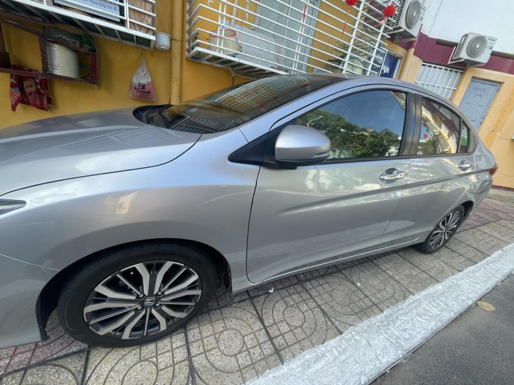 Bán dùm hàng xóm honda city top 2018 ODO chưa tới 70k km2387599