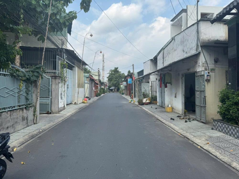 Bán lô đất đẹp, giá siêu rẻ, 5m x 60m, đường nhựa 6m chỉ 4,2 tỷ2622922