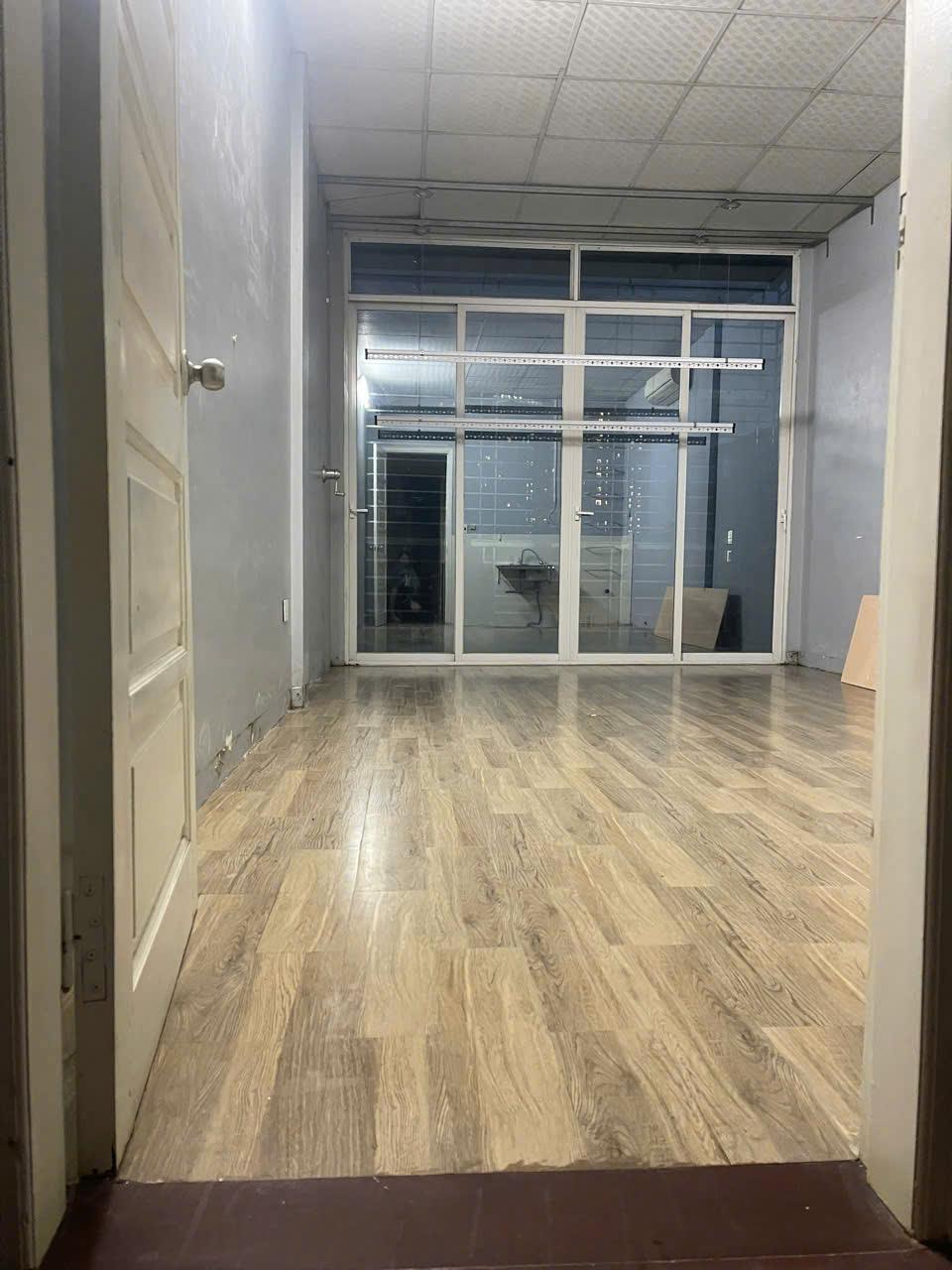 Cho thuê nhà Phố Minh Khai, 45m2, 5 tầng, 6 ngủ, 16 triệu2539781