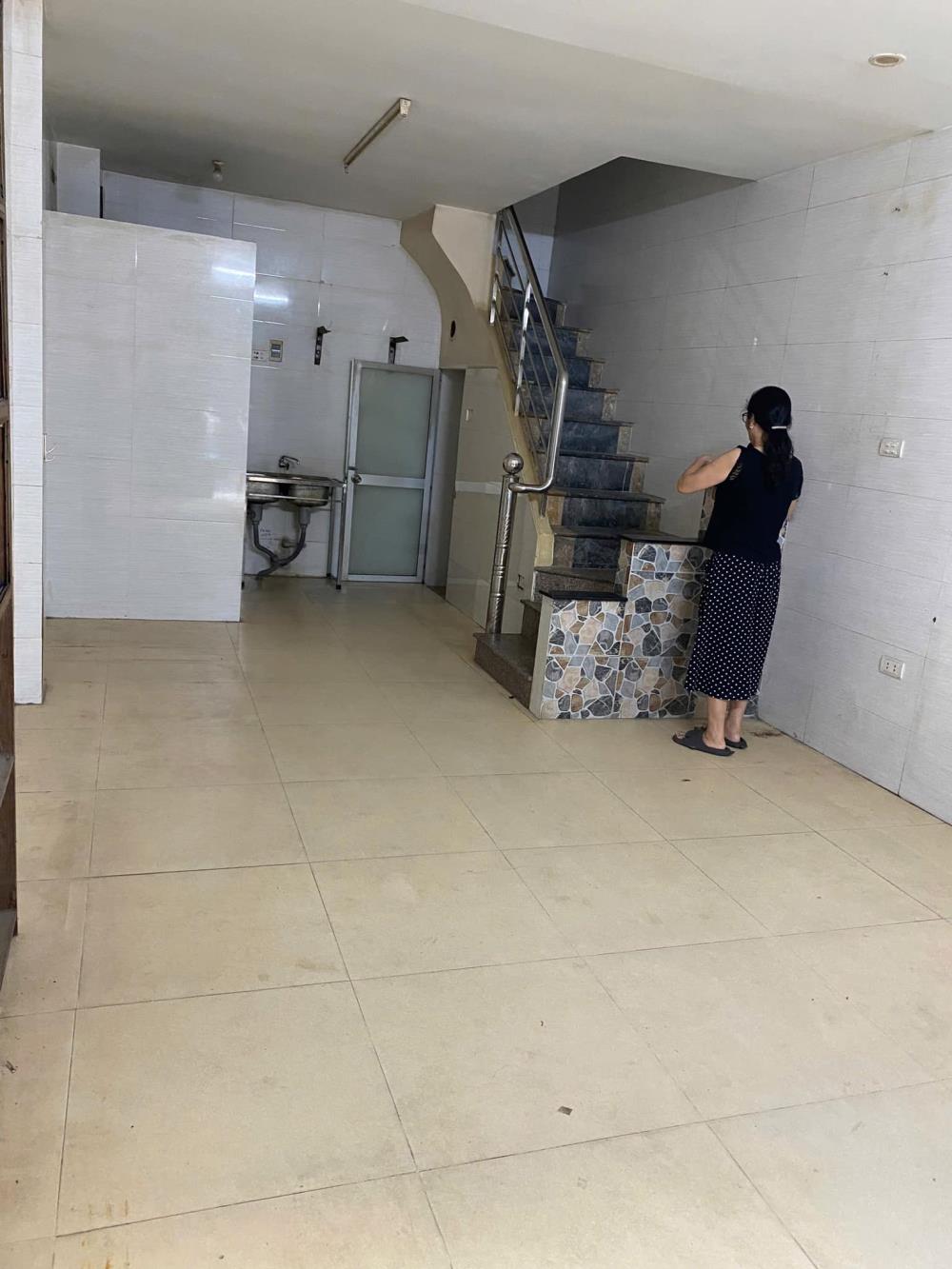 Cho thuê nhà ngõ ô tô Phố Yên Lãng, 35m2, 5 tầng, Kinh doanh sạch, 20 Triệu2376319