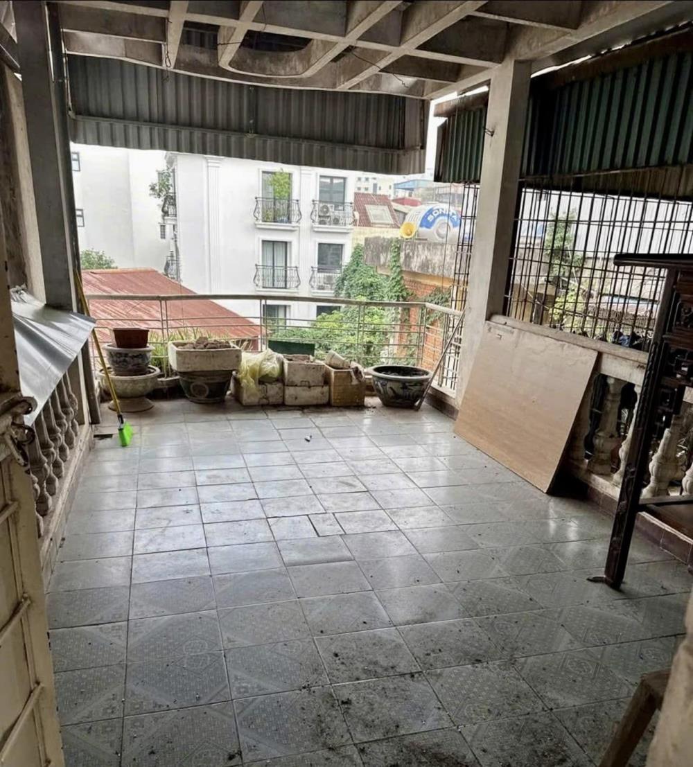 Cho thuê nhà Phố Thanh Nhàn 32m2, 3.5 tầng, 4 ngủ, giá 15 Triệu - ở hộ gia đình, nhóm 5 người2434240