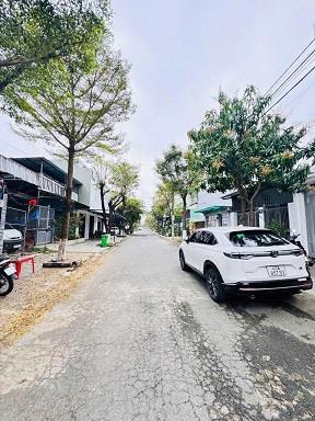 Chào bán căn nhà MT đường 5.5m số nhà Đinh Nhật Tân sau bến xe, nhà móng sẵn 3tầng2459061