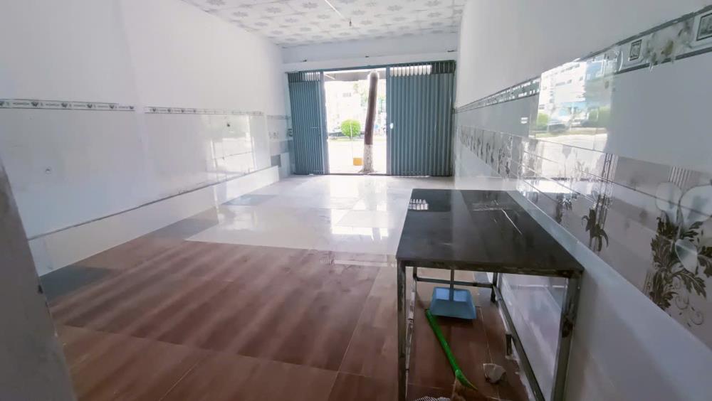 nhà 5,5 triệu mặt tiền Nguyễn Văn Cừ2512144