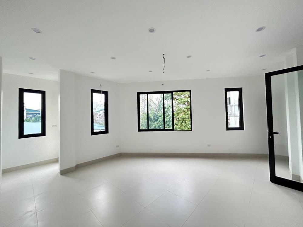 Cho thuê nhà KD Spa, VP Mặt Phố Nguyễn Bá Khoản, 5 tầng, 40m2, lô góc, vỉa hè đá bóng2580097