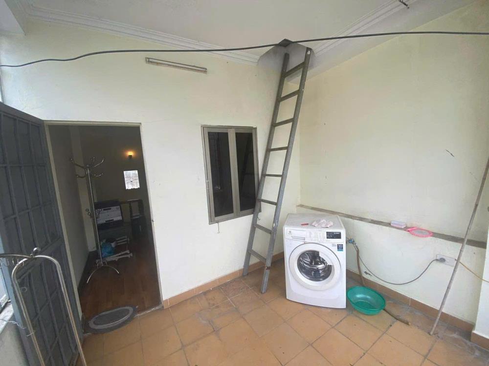 Cho thuê ở 5 Người nhà ngõ Trại Cá (gần chợ Đồng Tâm) 4 tầng x 30m2, 2 ngủ, 9 Triệu2459525