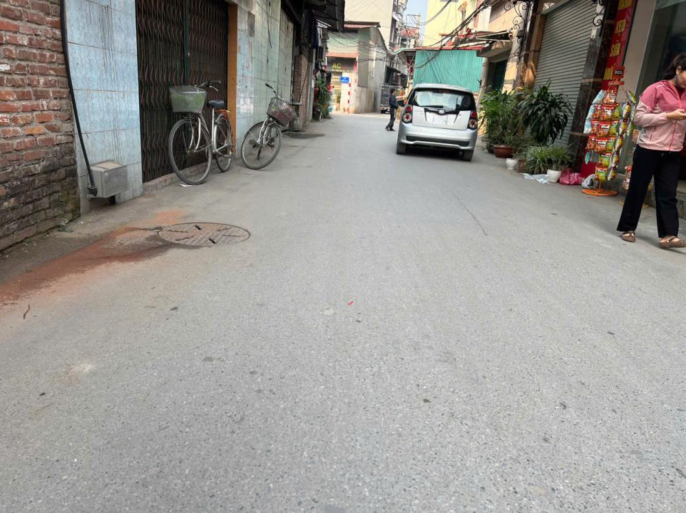 CHỦ CẮT MÁU CẦN BÁN GẤP LÔ ĐẤT   PHÙ KHÊ - TỪ SƠN BẮC NINH 

 Dt : 48 Mt : 5 m 
 Giá : 1.4 tỷ 

GẦN CÔNG VIÊN NGUYỄN VĂN CỪ2548820