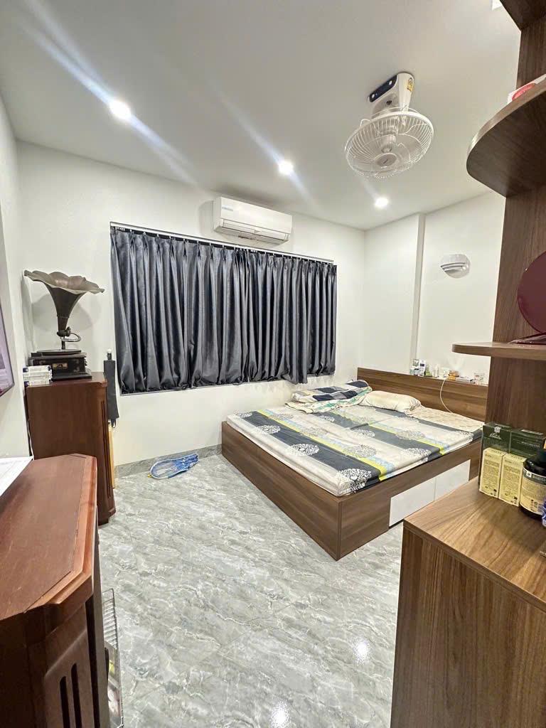 Bán nhà Phố Hoàng Cầu, Nhà Mới Bảy Tầng, Thang Máy Nhập Khẩu, 48mx7T, Giá: 16.9 Tỷ, Lh: 0396935190.2386990
