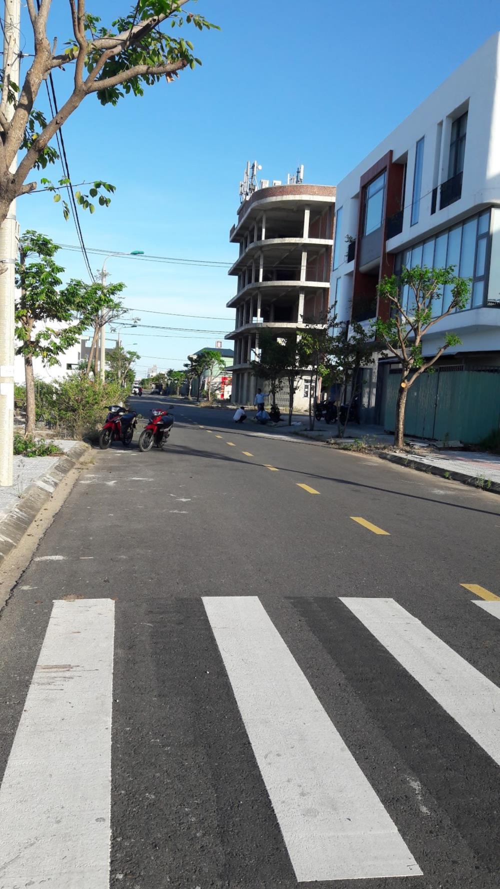 + Chính Chủ, Đất Nam Hoà Xuân, sát lô góc giao nhau 2 đường 10,5m lề 5m, nối sang đảo kim cương.2557370