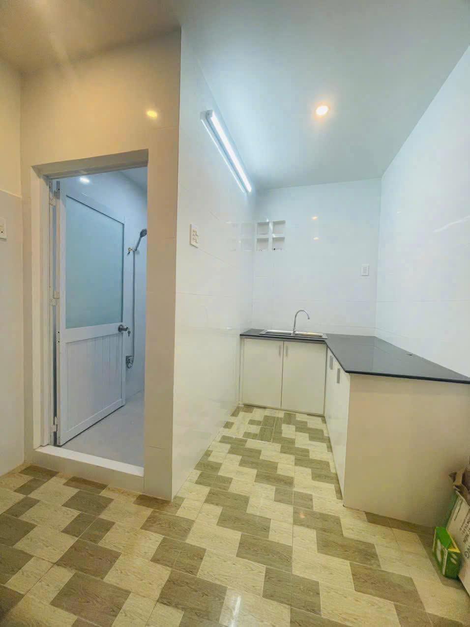 ngôi nhà trệt lầu góc 3 mặt tiền, hẻm 90 Hùng Vương, nội khu Ninh Kiều2547460
