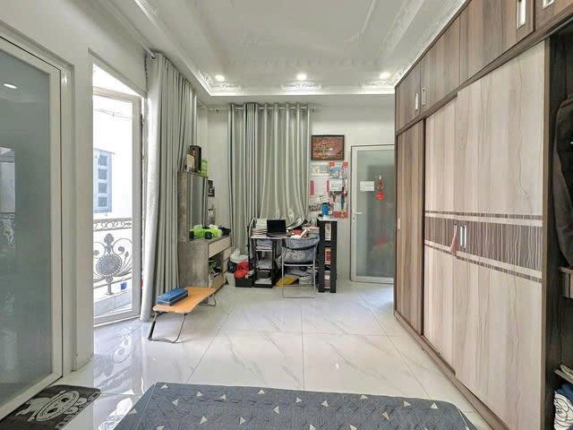 Giá mềm nhất quận Phú nhuận: 5,95 tỷ - Thích Quảng Đức- Dt 5m * 6m , xd 28m2. DtXđ 90m- Kết cấu: Trệt 2 lầu, sân thượng. gồm 3 phòng ngủ, 4wc.-LH: 077 888 5818 -077 478 5818 CHUYÊN BĐS SÀI GÒN2633100