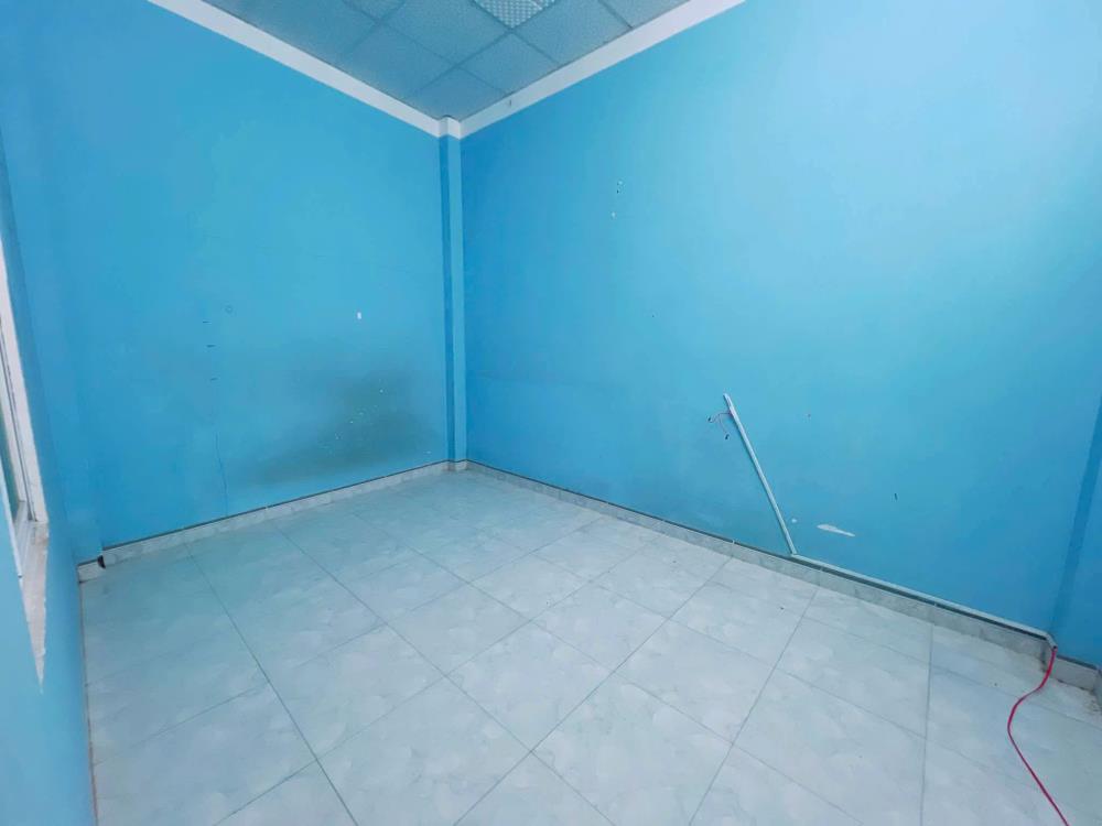 Cho thuê nhà nguyên căn hẻm 2 xe máy sau 1 căn mặt tiền khu Trần Hưng Đạo, gần chung cư Atara, Tp Quy Nhơn2320010