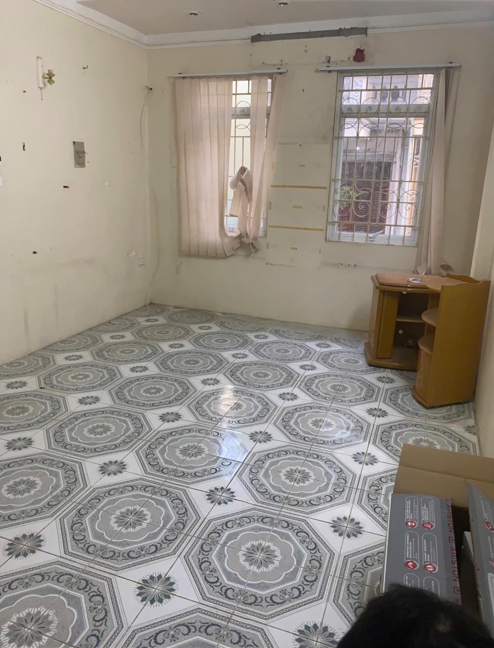 Cho thuê nhà ngõ ô tô Phố Yên Lãng, 35m2, 5 tầng, Kinh doanh sạch, 20 Triệu2376321
