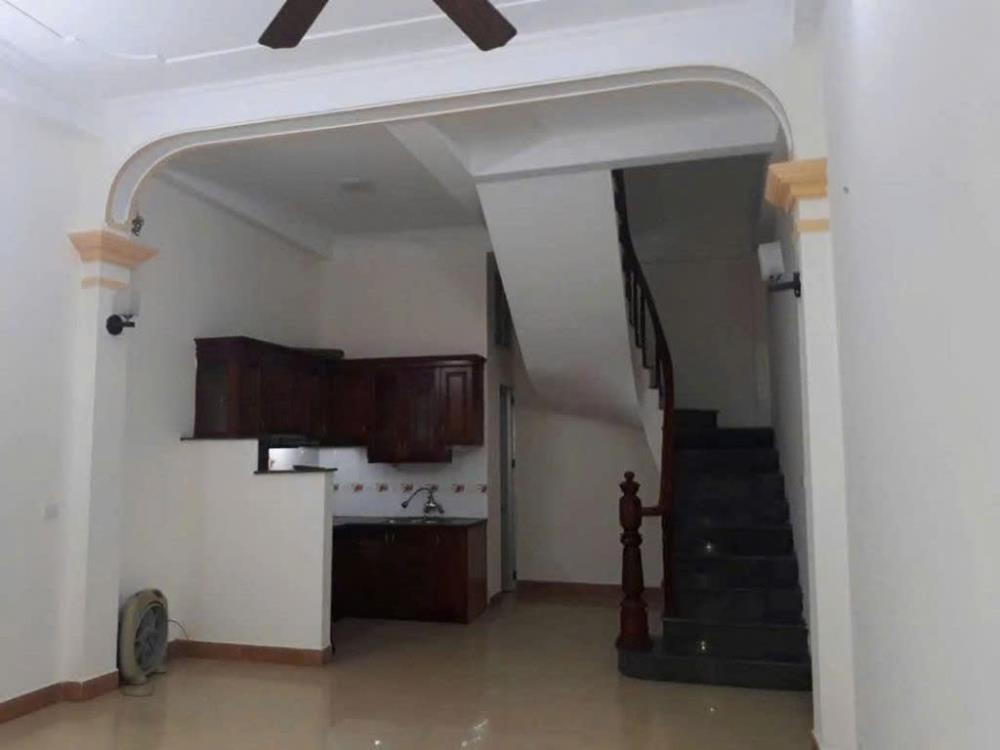 Cho thuê nhà ngõ 188 Phố Vương Thừa Vũ, Thanh Xuân, 4 tầng x 40m2, 2 ngủ, 3 WC, 10.5 Triệu2569717