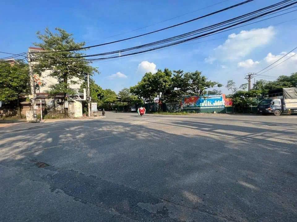 HÀNG VIP HÀNG VIP - TIẾN BÀO - PHÙ KHÊ - TỪ SƠN - BẮC NINH  ĐƯỜNG 2 Ô TÔ TRÁNH NHAU PHÓNG ẦM ẦM 
♻️ Dt : 70m Mt  4 M 
 Giá : 2 X TỶ2601435