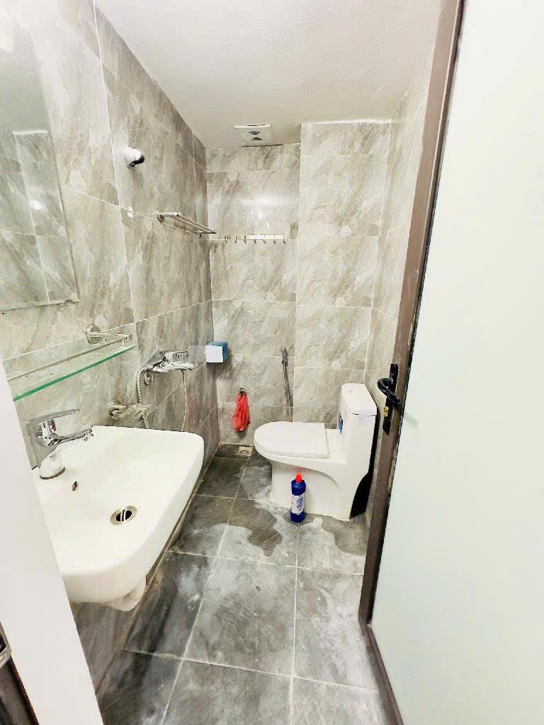 SIÊU PHẨM QUẬN HOÀNG MAI- NHÀ MẶT NGÕ - NGÕ THÔNG - Ô TÔ ĐỖ SÁT NHÀ 32m2 x 5 tầng, Giá chỉ 5 tỷ 92481099