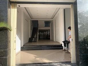 Chính chủ cho thuê nhà MT Võ Văn Kiệt, 5 lầu, 900 m2 sàn.2497669