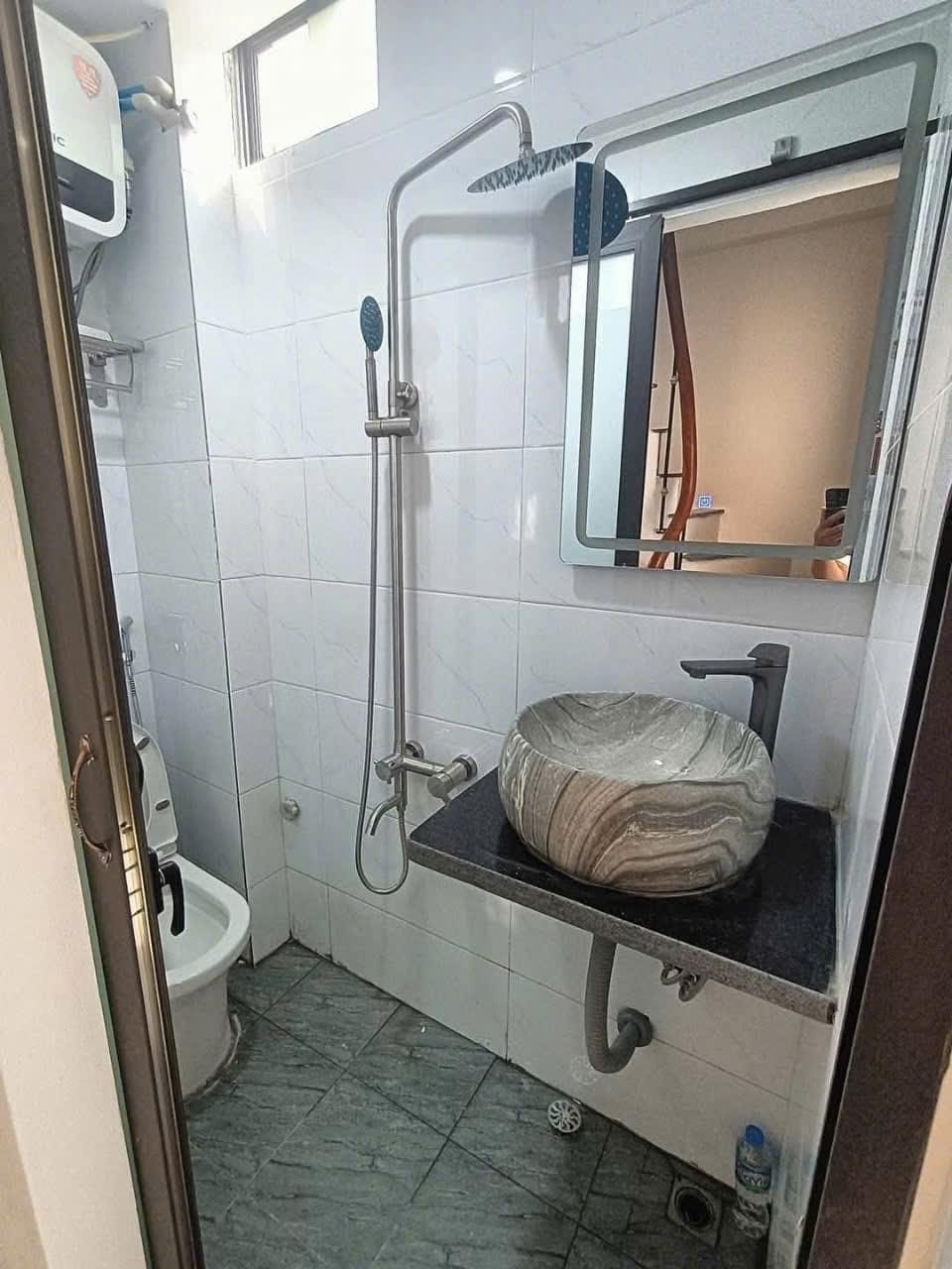 Cực hiếm bán nhà Phố Hồng Mai 5 tầng x 30m2, 4.2 tỷ - 30m ra mặt phố2410382