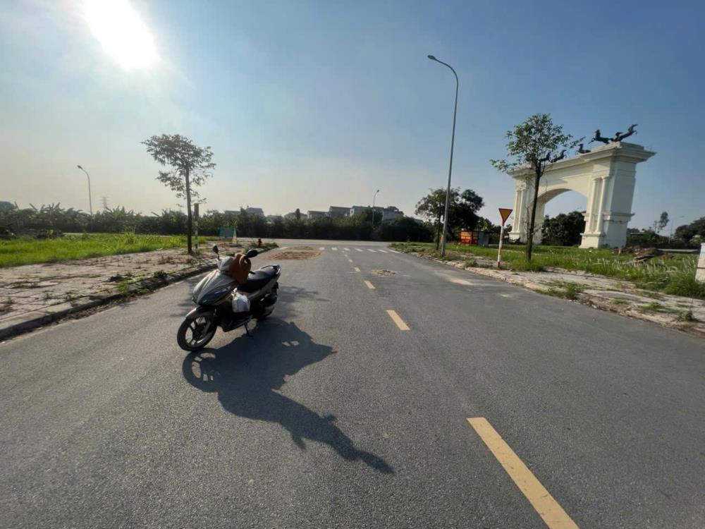 HÀNG VIP HÀNG VIP - TIẾN BÀO - PHÙ KHÊ - TỪ SƠN - BẮC NINH  ĐƯỜNG 2 Ô TÔ TRÁNH NHAU PHÓNG ẦM ẦM 
♻️ Dt : 70m Mt  4 M 
 Giá : 2 X TỶ2601436