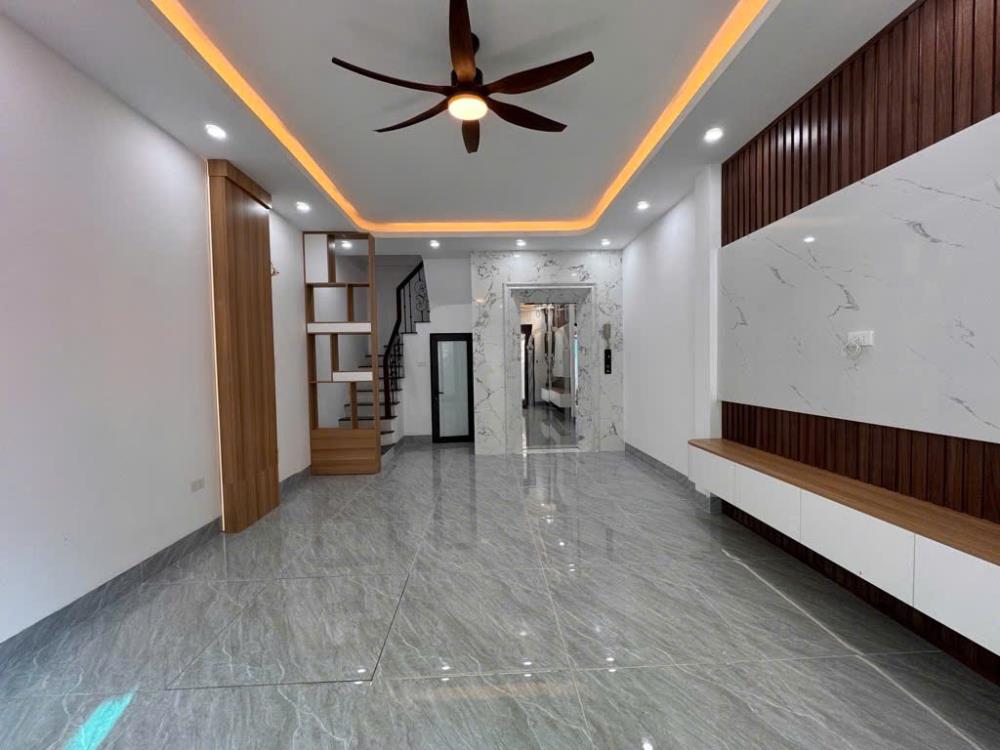 Bán nhà phố Hoàng Cầu, Nhà Mới 7 Tầng,Thang Máy Xịn, 48mx7T, Giá: 16,5 Tỷ, Lh: 0396935190.2375522