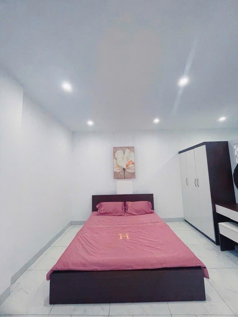 Bán siêu phẩm CHDV đường Láng, 94m2, lô góc,  thang máy, dòng tiền 1 tỷ/năm,  chỉ 18.8 tỷ!2479343