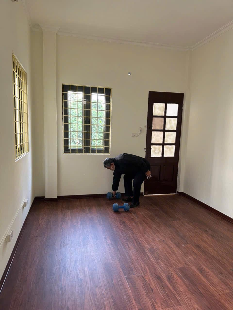 Cho thuê nhà KD online kết hợp ở GĐ ngõ 156 ô tô Lê Trọng Tấn, 4 tầng, 20m2, 2 ngủ, 10 Triệu2488974