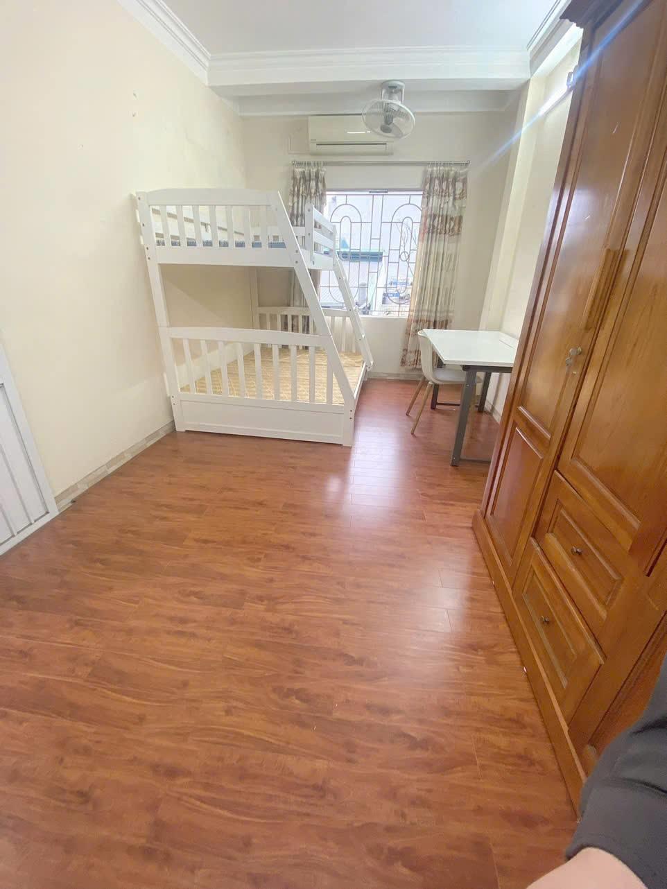 Cho thuê nhà ngõ 647 Lĩnh Nam, ô tô đỗ cửa, 4 tầng, 25m2, 3 ngủ, 7.5 Triệu - vào được ngay2523544