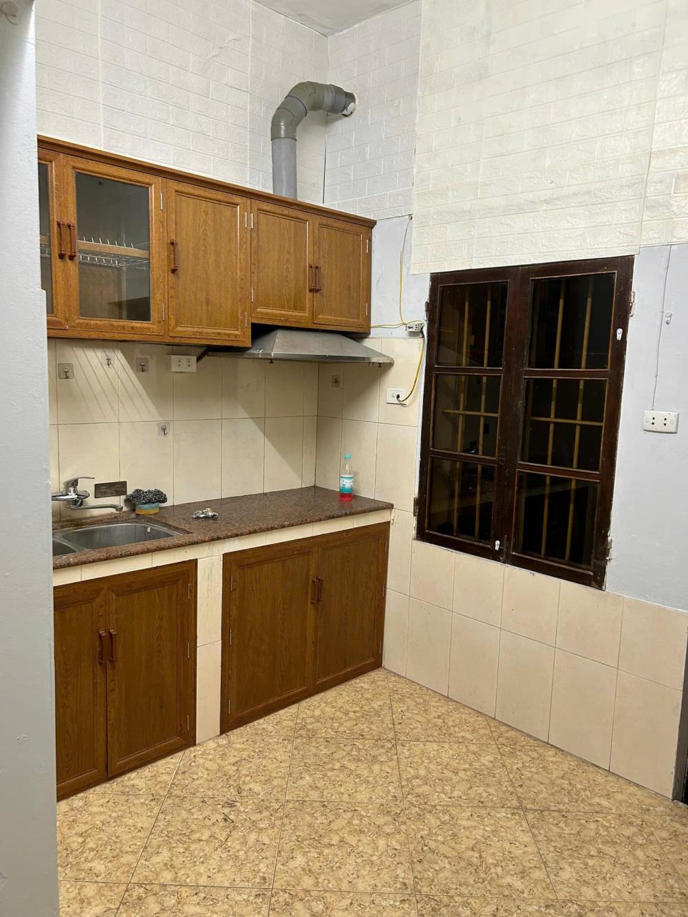 Cho thuê nhà Ở GĐ, NỮ 3 EM ngõ 23 Đông Tác, 39m2, 2 ngủ, 2 vệ sinh, chỉ 8 Triệu/tháng2426410