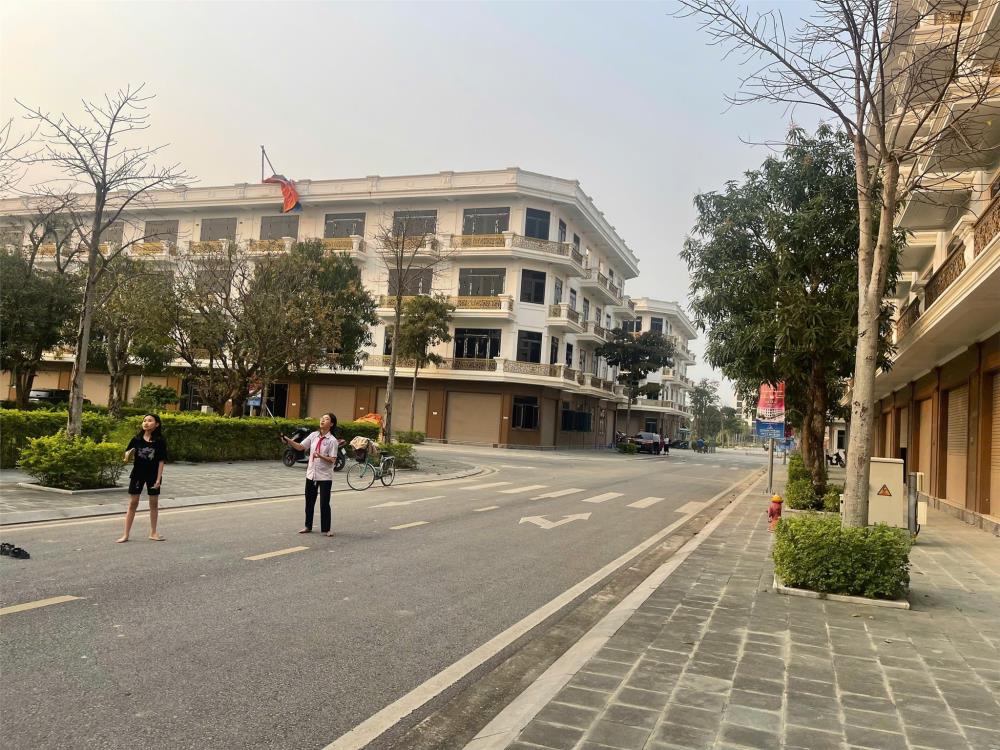 CĂN GÓC VIEW CÔNG VIÊN. KĐT XUÂN HƯNG. SẴN SỔ SANG TÊN NGAY. LH: 09663439692601932