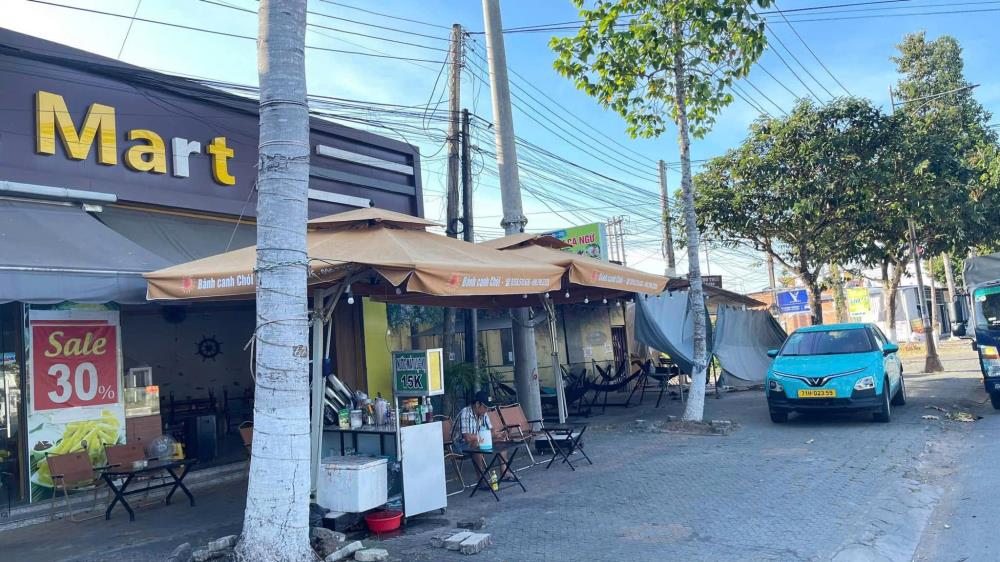 Mình cần sang nhượng lại mặt bằng đang kinh doanh , đang có lượng khách ổn định2472808