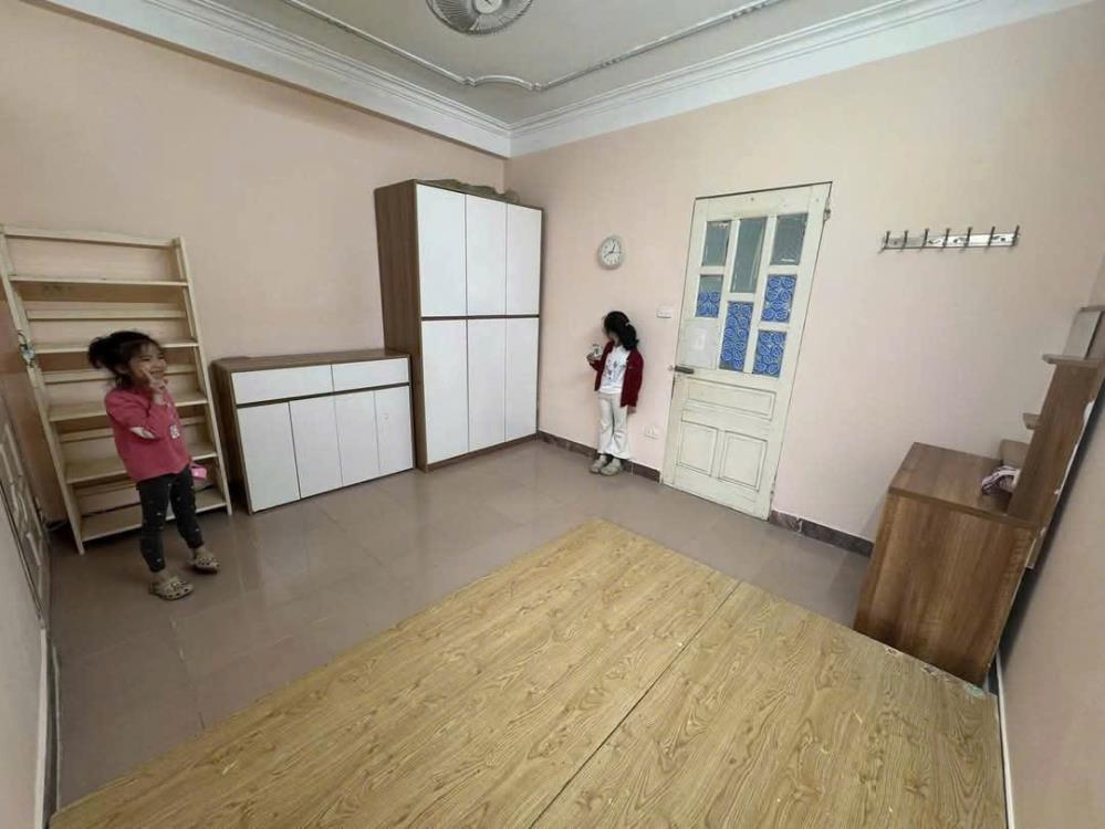 Cho thuê nhà nguyên căn Thanh Xuân, 4.5 tầng, 35m2, 6 ngủ, chỉ 12 Triệu2542529