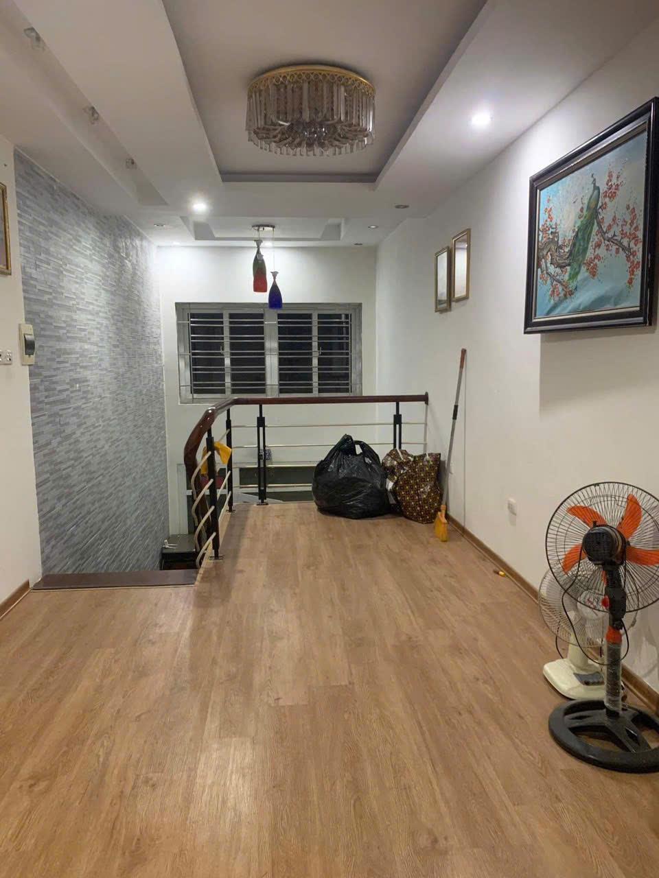 Cho thuê nhà ngõ ô tô 69 Phố Hoàng Văn Thái, 5 tầng, 3 ngủ khép kín 12 Triệu2346491
