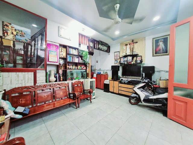 Bán gấp giá mềm nhất quận Tân Phú: 4.65 tỷ : Đường Nguyễn Ngọc Nhật- DT: Ngang khủng 5.2m- BTCT-1 trệt 1 lầu, 2pn, 2wc, ban công - LH: 077 888 5818 chuyên BDS Sài gòn2591817