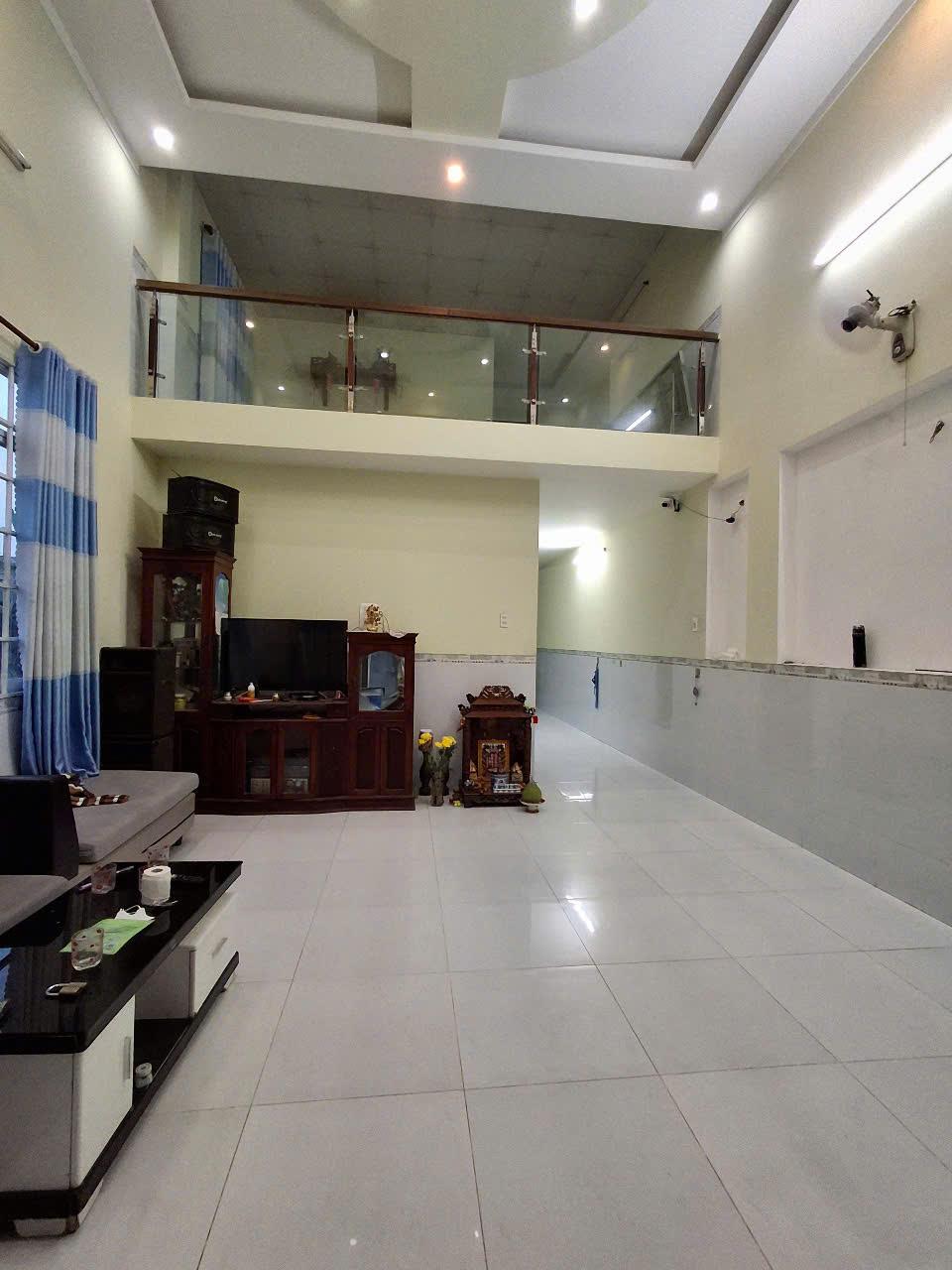 Bán nhà TP. Biên Hoà,1 trệt 1 lửng, 125m2, sân oto, đường nhựa 5m, gần chợ chỉ 2,1 tỷ2535168