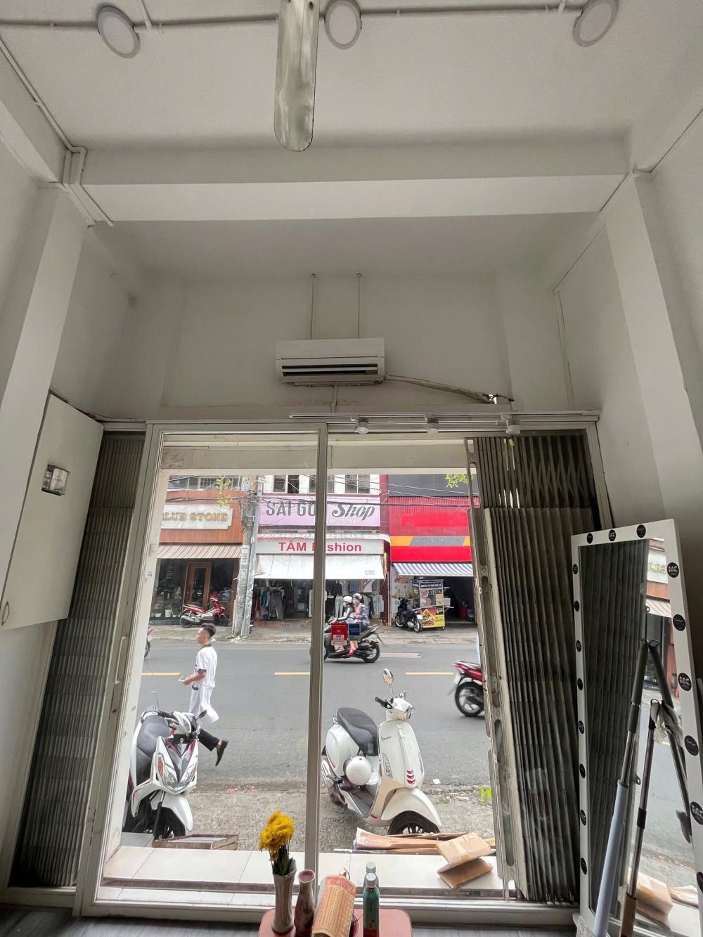 Cho thuê mặt bằng mặt tiền Huỳnh Văn Bánh, quận Phú Nhuận 24m2 giá 9tr32411715