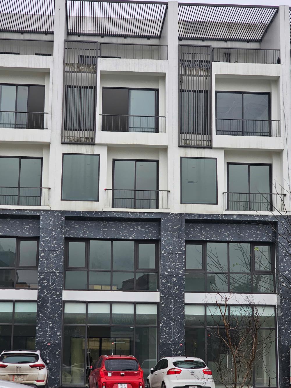 Nhà 4 tầng xây mới Siêu VIP, mặt phố Nguyễn Tất Thành 110m2, thông sàn, Vĩnh Yên, Vĩnh Phúc2444589