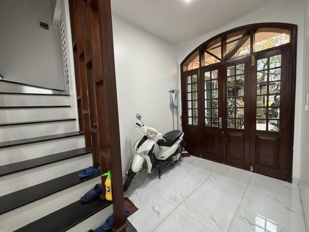 Cho thuê nhà làm VP, Spa, KD online Phố Hoàng Ngọc Phách, 4 tầng x 50m22580218